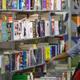 Personas asisten a la Feria Internacional del Libro de Sharjah en Sharjah, Emiratos Árabes Unidos el 7 de noviembre de 2021